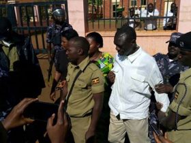 Besigye being escorted by Police